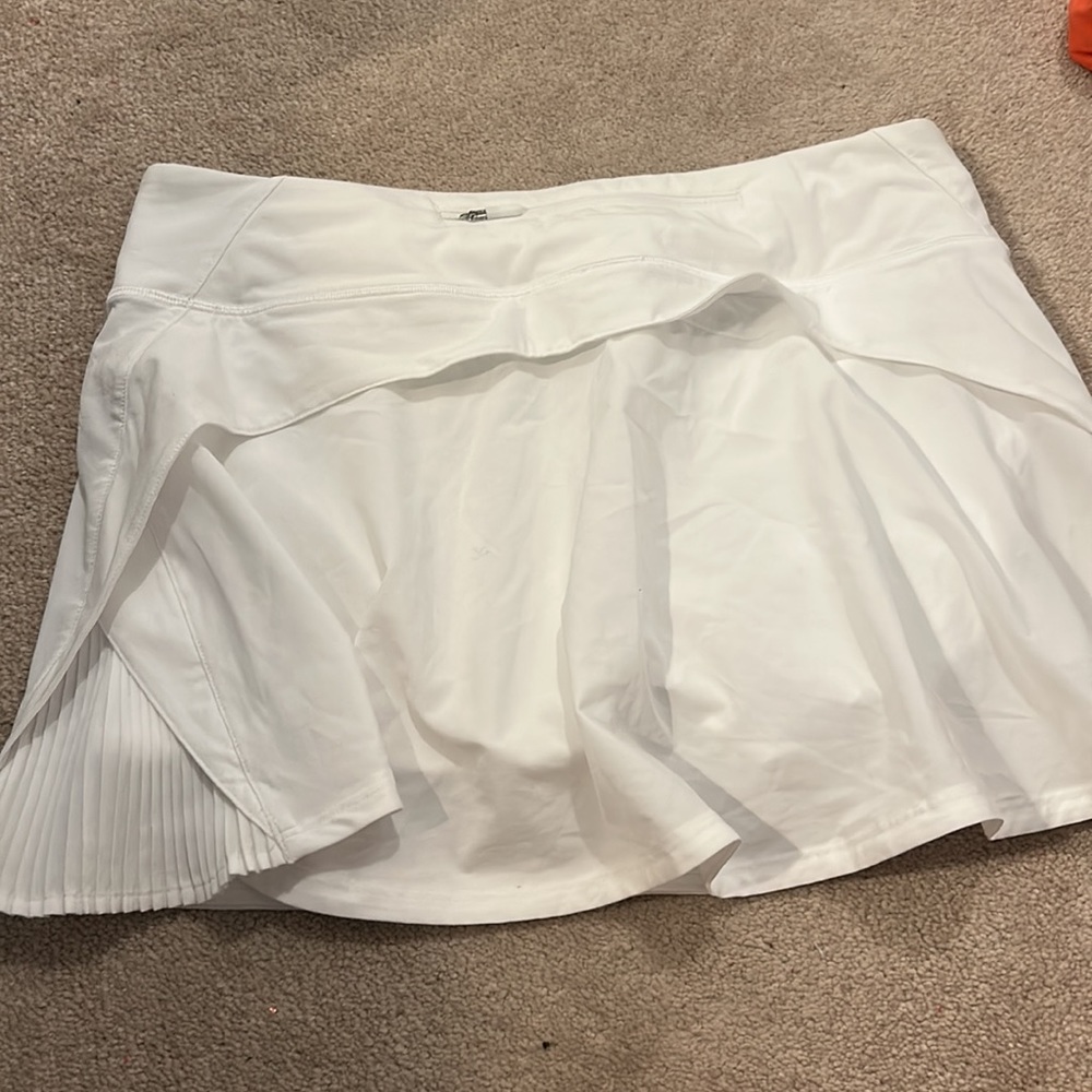 Lululemon skort - Picture 3 of 4
